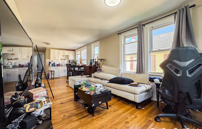 19 TOWN HL ST