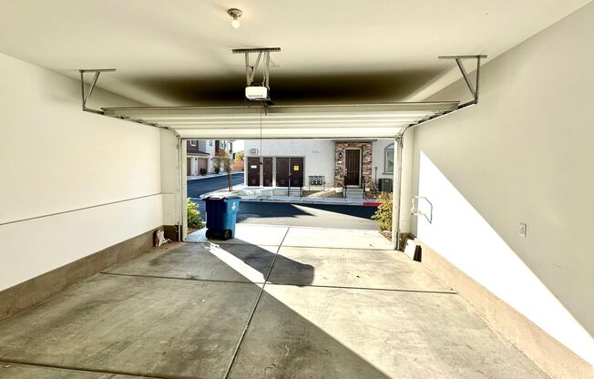 3 beds, 2.5 baths, $1,950