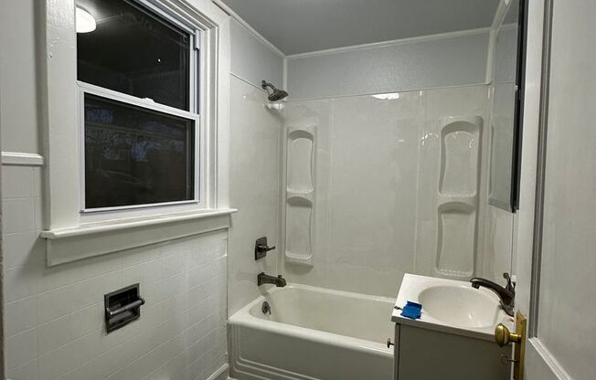 2 beds, 1 bath, $1,100, Unit Apt 2.