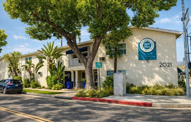 2021 W Olive Ave Burbank, CA 91506