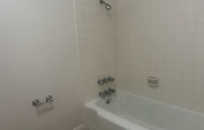 1 bed, 1 bath, $1,875, Unit 13