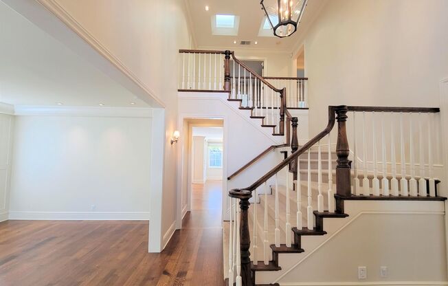 Beautiful 4br/4.5ba Home close to Downtown Menlo Park!