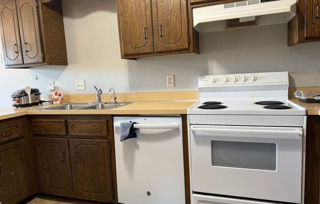 Low Maintenance Living - 2 Bedroom 2 Bathroom Townhouse in Blaine