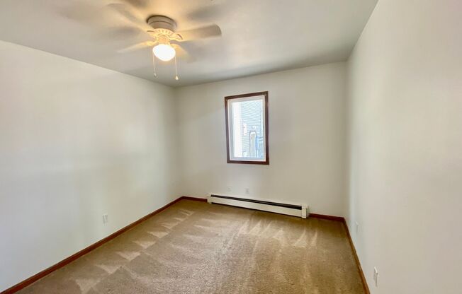 3 beds, 1 bath, $1,550, Unit 5