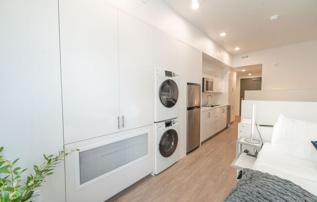 Studio, 1 bath, 370 sqft, $2,895, Unit 210