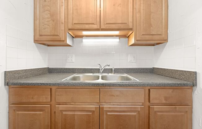 2 beds, 1 bath, 800 sqft, $1,100, Unit 379-206