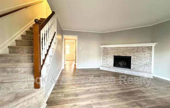 5649 HAMSTEAD XING