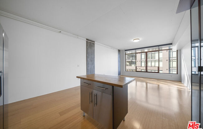 1 bed, 1 bath, 1,040 sqft, $2,895, Unit 1008