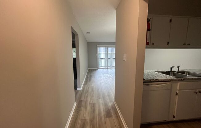 2 beds, 1 bath, 760 sqft, $1,150, Unit 24 SM