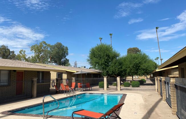 1 MONTH FREE rent 2 bed 1 bath with private Patio