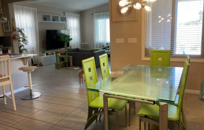 3114 MOLINOS DR