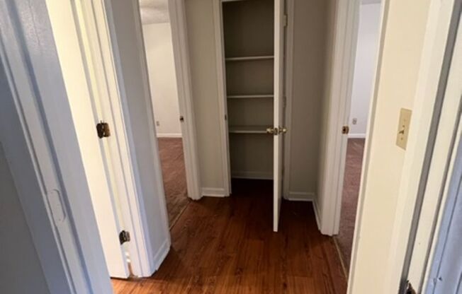 2 bed 1 bath duplex in Bogart!