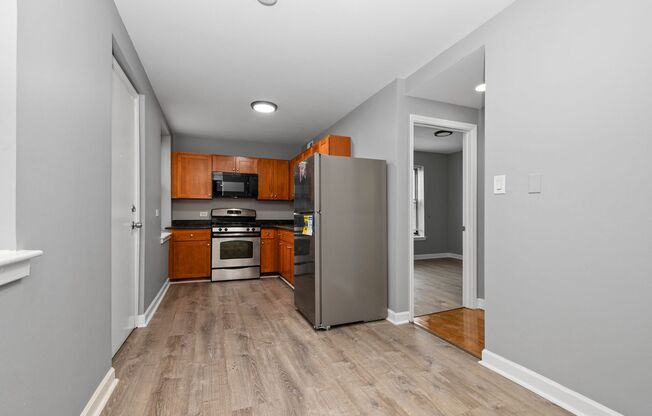 3 beds, 1 bath, $1,595, Unit 6156-1D