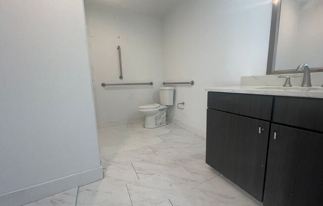 2 beds, 1 bath, $1,325, Unit 504