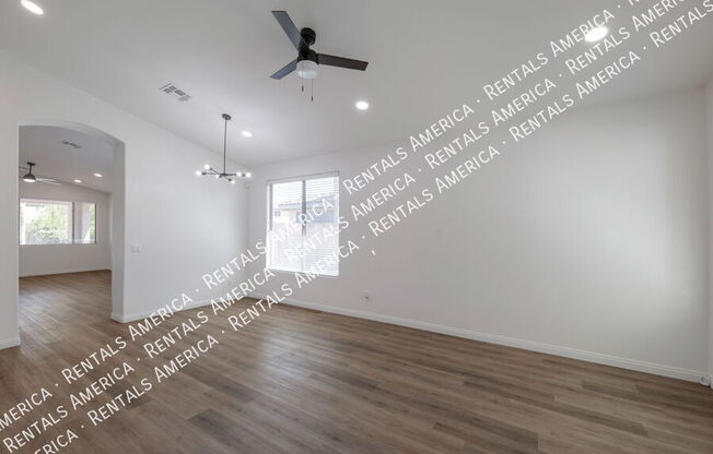 1280 E REDWOOD DR