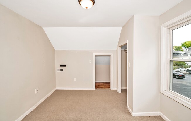 5 beds, 2 baths, 2,200 sqft, $3,900, Unit 0