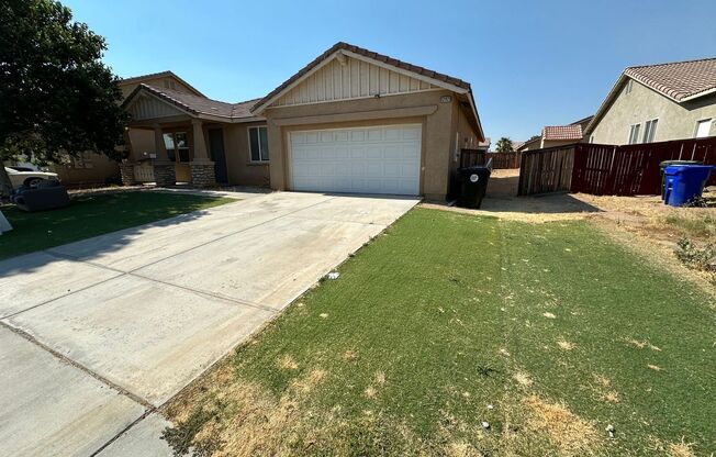 4 BEDROOM HOME + OFFICE IN VICTORVILLE