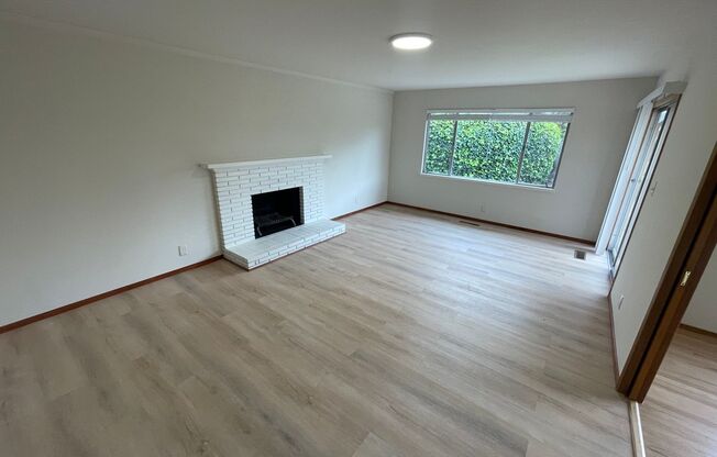 $3,790 / 3b/2bth - COMPLETELY REMODELED HOME IN GLENMOOR