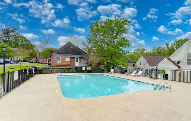 Renovated 2‑Bed End‑Unit Steps from Lexington Medical Center – Pets Welcome!