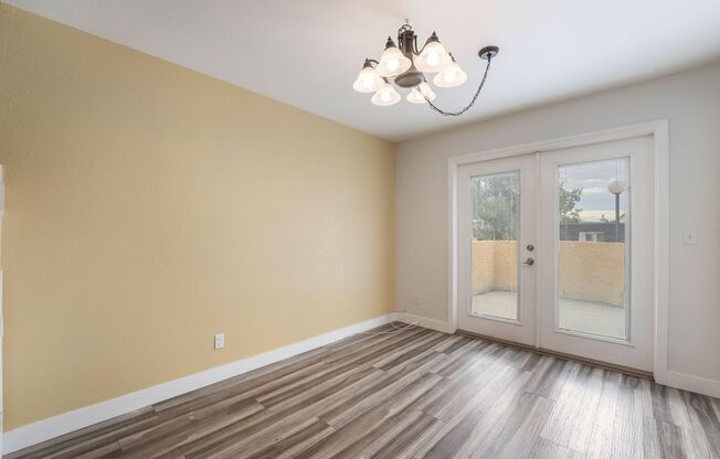 2 Bedroom, 2.5 Bath Near Flamingo & Torrey Pines