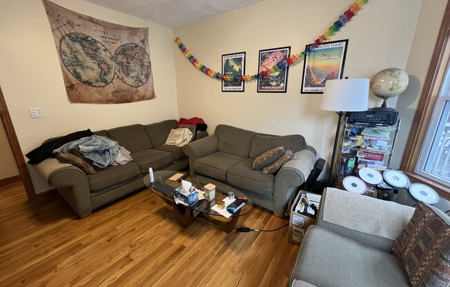 3 beds, 1 bath, $3,995, Unit 2