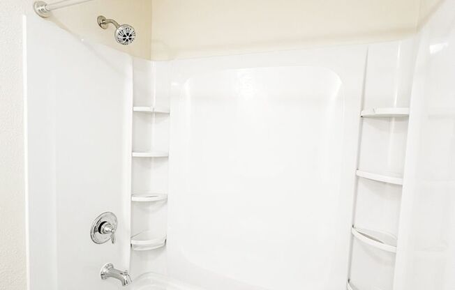 2 beds, 1 bath, 788 sqft, $1,300, Unit 1899F