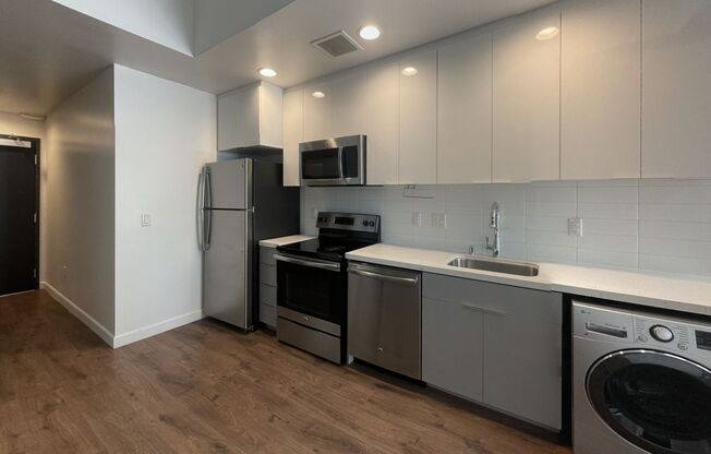 Studio, 1 bath, 545 sqft, $1,950, Unit 415