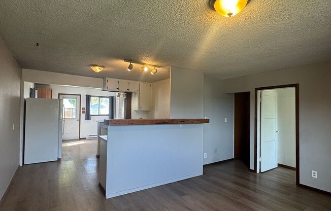 Bright and Welcoming 2-Bedroom Home
