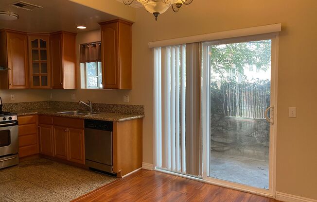3 Bedroom 3 Bathroom Pasadena Townhouse with Attached Garage and Washer and Dryer in Unit