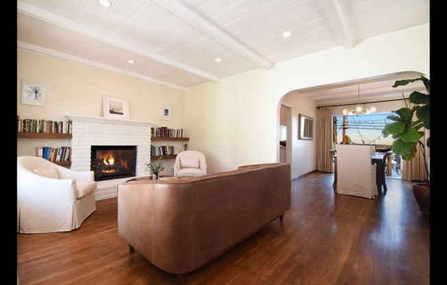 Beautiful single family home in Upper Hollywood Riviera