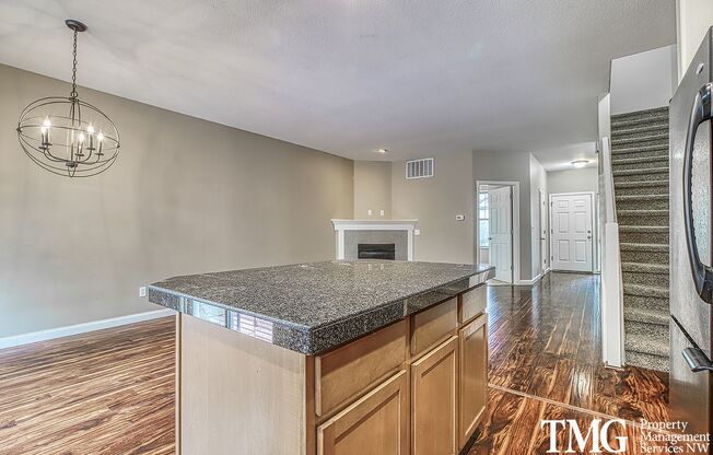 Wonderful 4 bed 2.5 Bath Townhome in Hillsboro