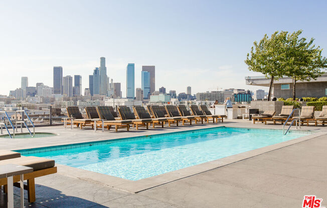 1 bed, 1 bath, 1,300 sqft, $4,000, Unit 529