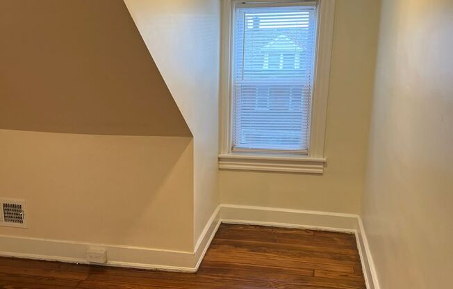 2 beds, 1 bath, $1,595, Unit 2nd Floor