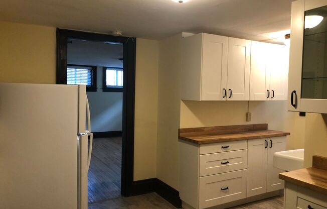 1 bed, 1 bath, 550 sqft, $950, Unit 14