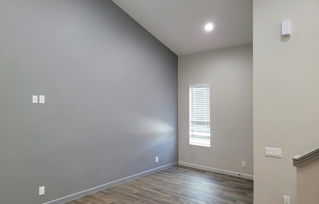 7701 VIA DEL MAR CIR