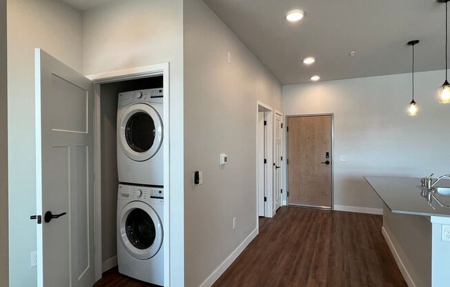 1 bed, 1 bath, 725 sqft, $1,675, Unit WR 305-229