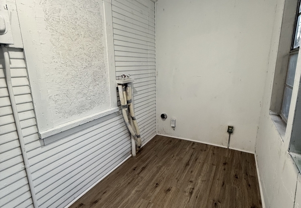 1825 N PL 1