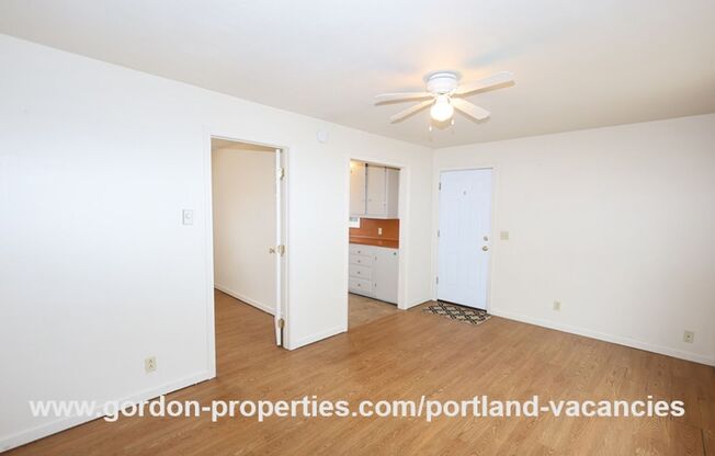 $1,195.00 - SE 60th Ave - 1 bedroom unit in single level duplex