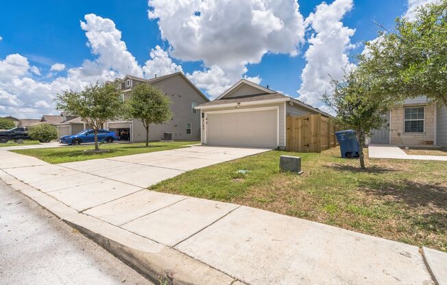 Charming 3-Bedroom Home with Spacious Backyard Deck – 7103 Cozy Run, San Antonio