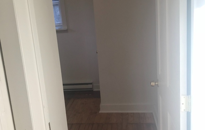 1 bed, 1 bath, $1,295, Unit Unit 1 South