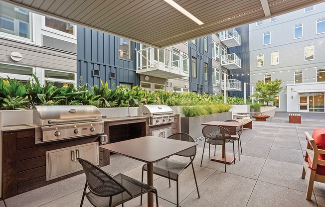 Adera - Amenity Courtyard