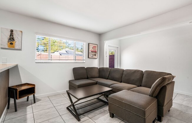 202 N FREMONT AVE