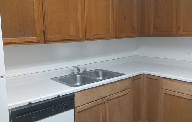 2 BEDROOM 2 BATHROOM CONDO AVAILABLE FOR RENT