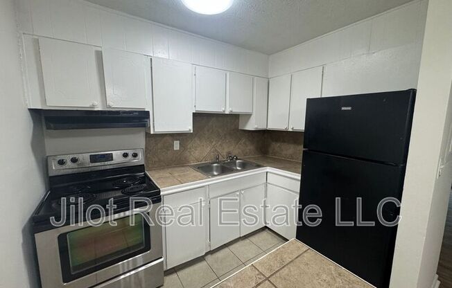 2711 Fairlee Drive Unit C3