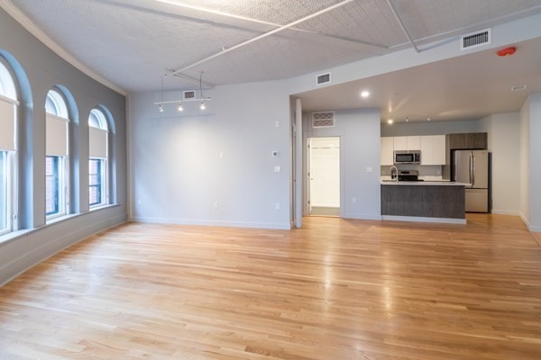 2 beds, 1 bath, 877 sqft, $2,600, Unit 201