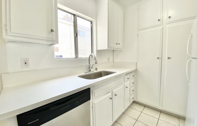 2 beds, 2 baths, $3,300