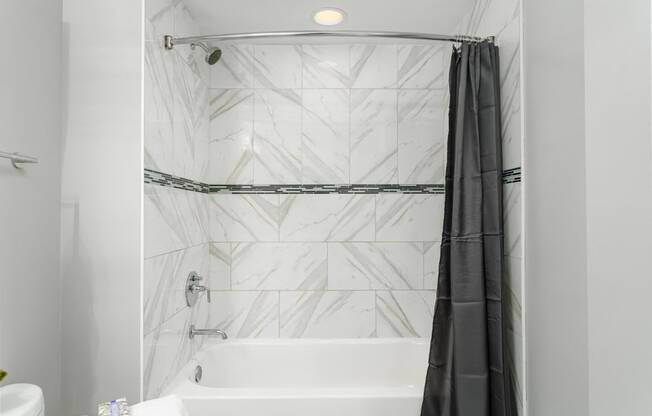 Oversized Soaking Tubs at Somerset Place Apartments, Illinois