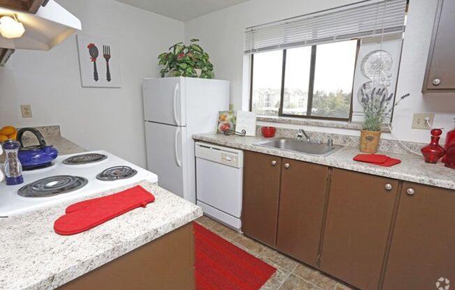 2 beds, 1 bath, 895 sqft, $1,679, Unit E101