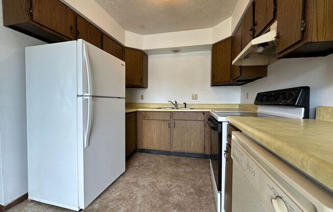 2 beds, 1 bath, $899