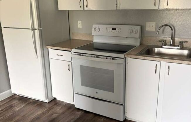 1 bed, 1 bath, 460 sqft, $985, Unit 505 R3